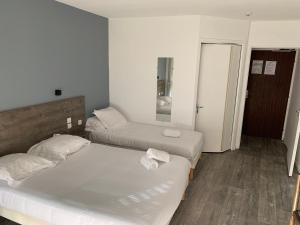 Hotels Hotel Au Relais des Lilas : Chambre Triple