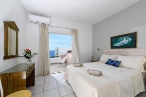 Deluxe One Bedroom Apartment with Sea View