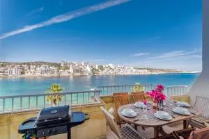 Blue Harbour Seafront 3 bedroom apartment, with spectacular sea views from terrace - by Getawaysmalta - Mġarr