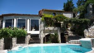 Villa de 4 chambres avec piscine privee jardin amenage et wifi a Lussan