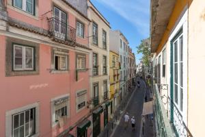 Bright & Spacious With Orange Tree Patio, by TimeCooler