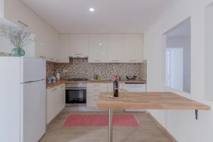 Bright & Spacious With Orange Tree Patio, by TimeCooler