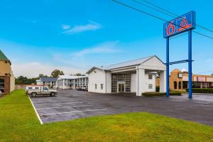 Motel 6-Alexandria, LA - South