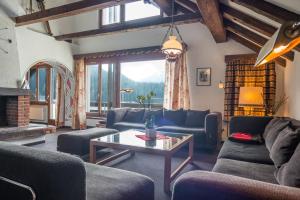 LAAX Homes - Val Signina 8-18