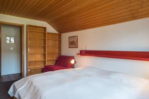 LAAX Homes - Val Signina 8-18