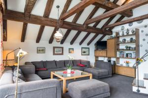 LAAX Homes - Val Signina 8-18