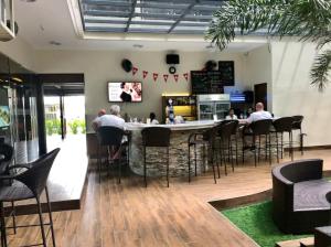 Stunning new condo in exclusive La Grande resort