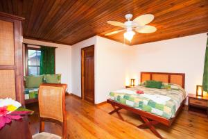 Las Rocas Resort and Dive Center