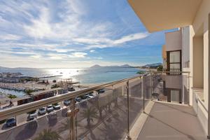 Penthouse Frontline Apartment Next to Beach