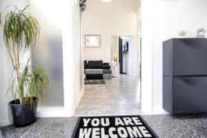 LEA APARTMENT - FREE PARKING in front for 2 cars