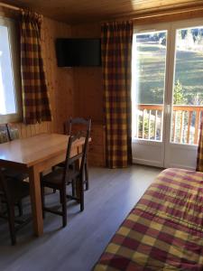 Appartements Les Amborzales : Appartement 2 Chambres Myosotis - Vue sur Montagne