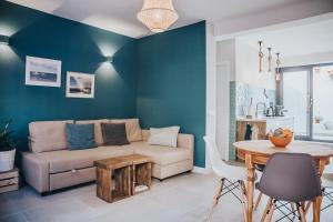 Malaga Beach House, 2 city bikes, 2 childrens bikes, WiFi, BIG terrace, BBQ, Family, Childfriendly