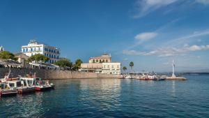 Porto Vecchio Luxury Suites Spetses Greece