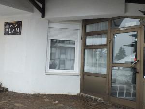 Apartment 102, Vila "Plan"