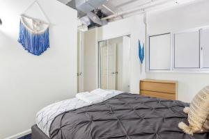 Trifecta 2BR Free Parking Modern Superhost