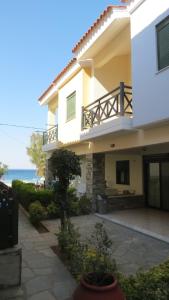 Cute Maisonette No2 on coastal sidewalk Halkidiki Greece