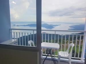 Blowing in the Wind - Lake View Apartments