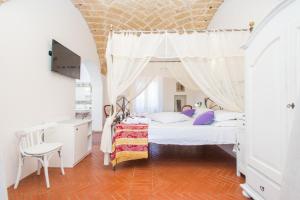 Deluxe Suite with Spa Bath room in RELAIS MASSERIA CASINA DEI CARI