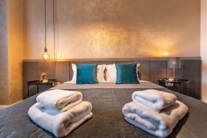 6th floor apartment (Balcony with mountain view, A/C) room in Cosmopolit Booking