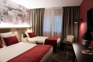 Hotels Mercure Lyon Charbonnieres : Chambre Supérieure avec Lit Double et Lit Simple - Non remboursable