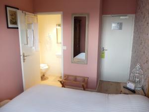 Hotels Auberge Du Grand Dauphin : photos des chambres