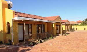 Double or Twin Room with Mountain View room in Flintstones Guest House Cape Town