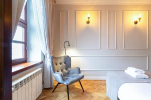 MR 3 Apartments