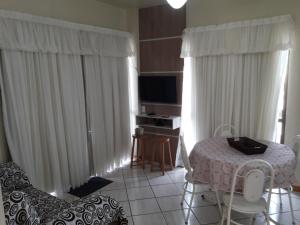 APTO 50M PRAIA NA AVENIDA - 6 PESSOAS, CHURRASQUEIRA, WIFI, SACADA, GARAGEM PARA VEICULOS PEQUENOS! - Residencial Roveda