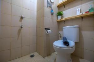 Bright Studio Apartment Serpong Greenview By Travelio