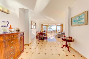Emma Beachfront Apartment by Sealand Villas