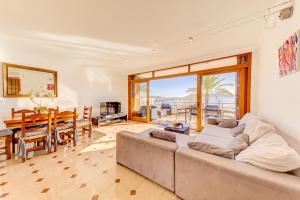 Emma Beachfront Apartment by Sealand Villas