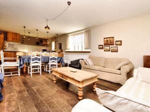 Rustic holiday home in Halleux