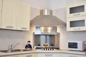 Comfy Apt 2 bedrooms and free parking - Quite area