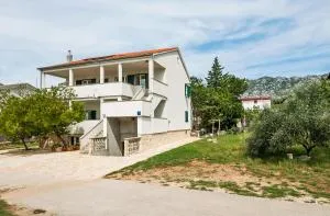 Apartman Iva-family holiday 250 m from pebble beach - Seline