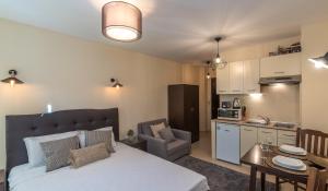 ★ Stylish & Cozy Studios in Valentina Heights Boutique Hotel ★