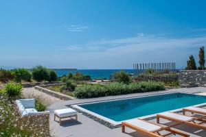 Paros Villa Sleeps 6 Pool Air Con WiFi