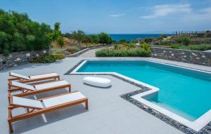 Paros Villa Sleeps 7 Pool Air Con WiFi