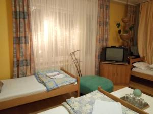 Quadruple Room with Private External Bathroom room in Hostel Bata