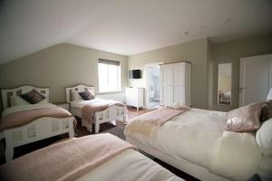 Deluxe Family Suite room in West Haven House