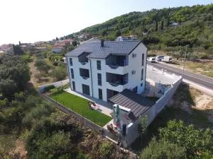 Vila Marijana - Preko