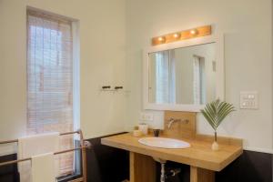 Assagao Bay by the Rose Nomad