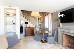 Luxury Split Level Apartment with View