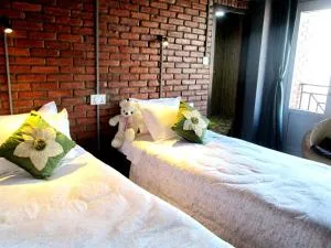 Cafe Beyond and Guest House - Thimi