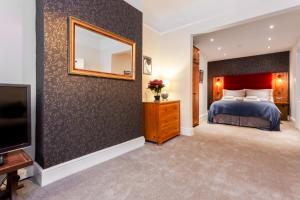 Gorgeous Town Centre Apt with Courtyard Garden