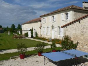 Maisons d'hotes Chambres d'Hotes et Gites du Chateau de Clauzuroux : Cottage 4 Chambres