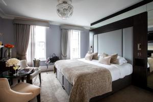 Deluxe Double Room room in One Warwick Park Hotel