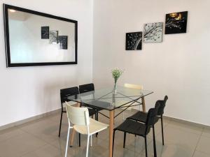 Family homestay -two floors with four bedrooms