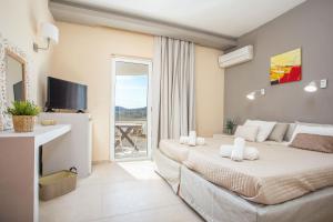 Family Room with Garden View room in Evita Studios
