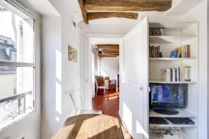 Saint Germain des Près UNIT 002