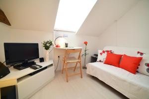 Studio apartment White